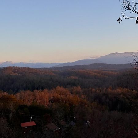 Smoky Paws - Exceptional Cabin, Stunning Mountain Views, Hot Tub, Tranquil, Gigabit Internet, Free L2 Ev Пиджен Фордж Екстериор снимка