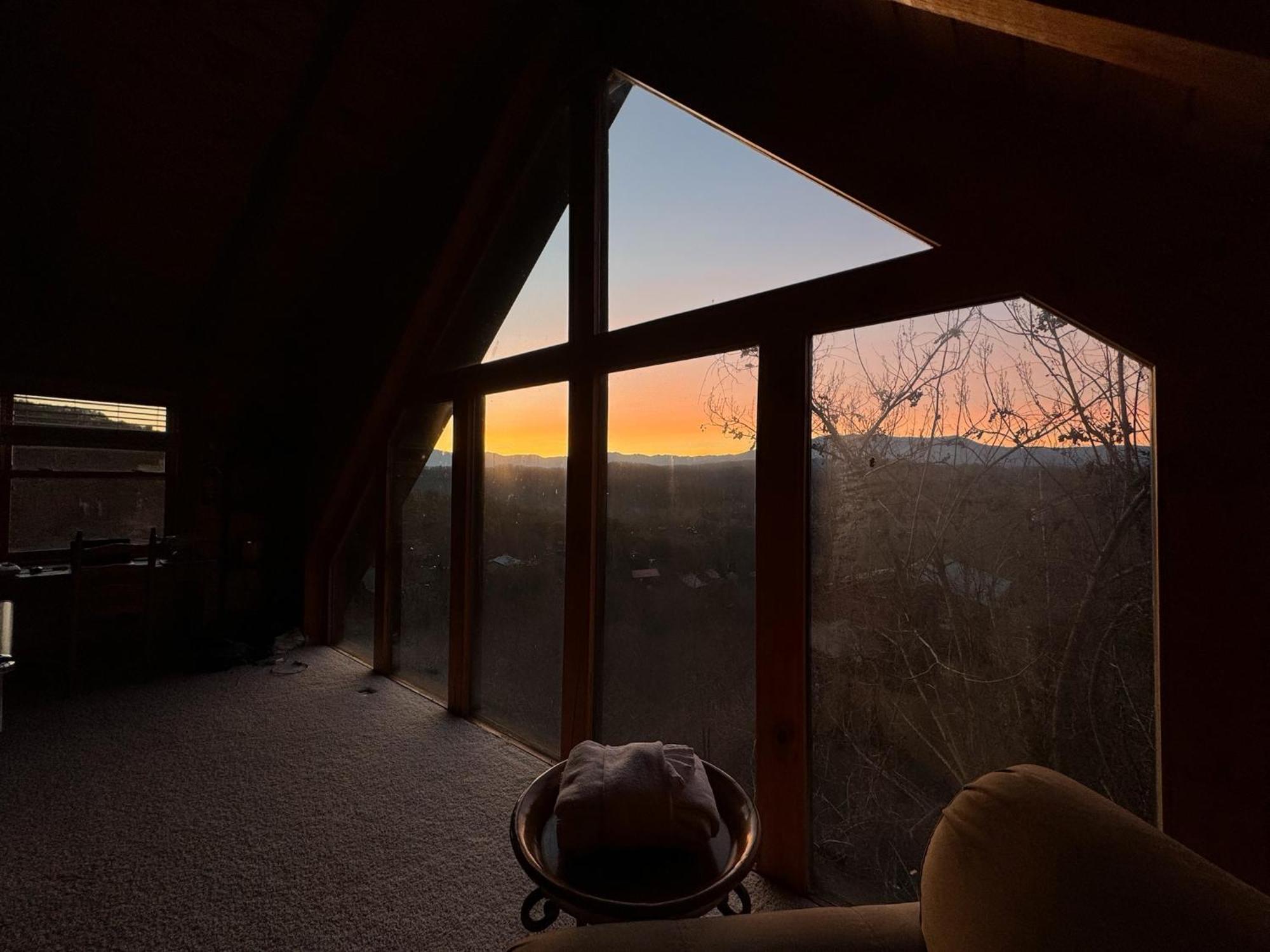 Smoky Paws - Exceptional Cabin, Stunning Mountain Views, Hot Tub, Tranquil, Gigabit Internet, Free L2 Ev Пиджен Фордж Екстериор снимка