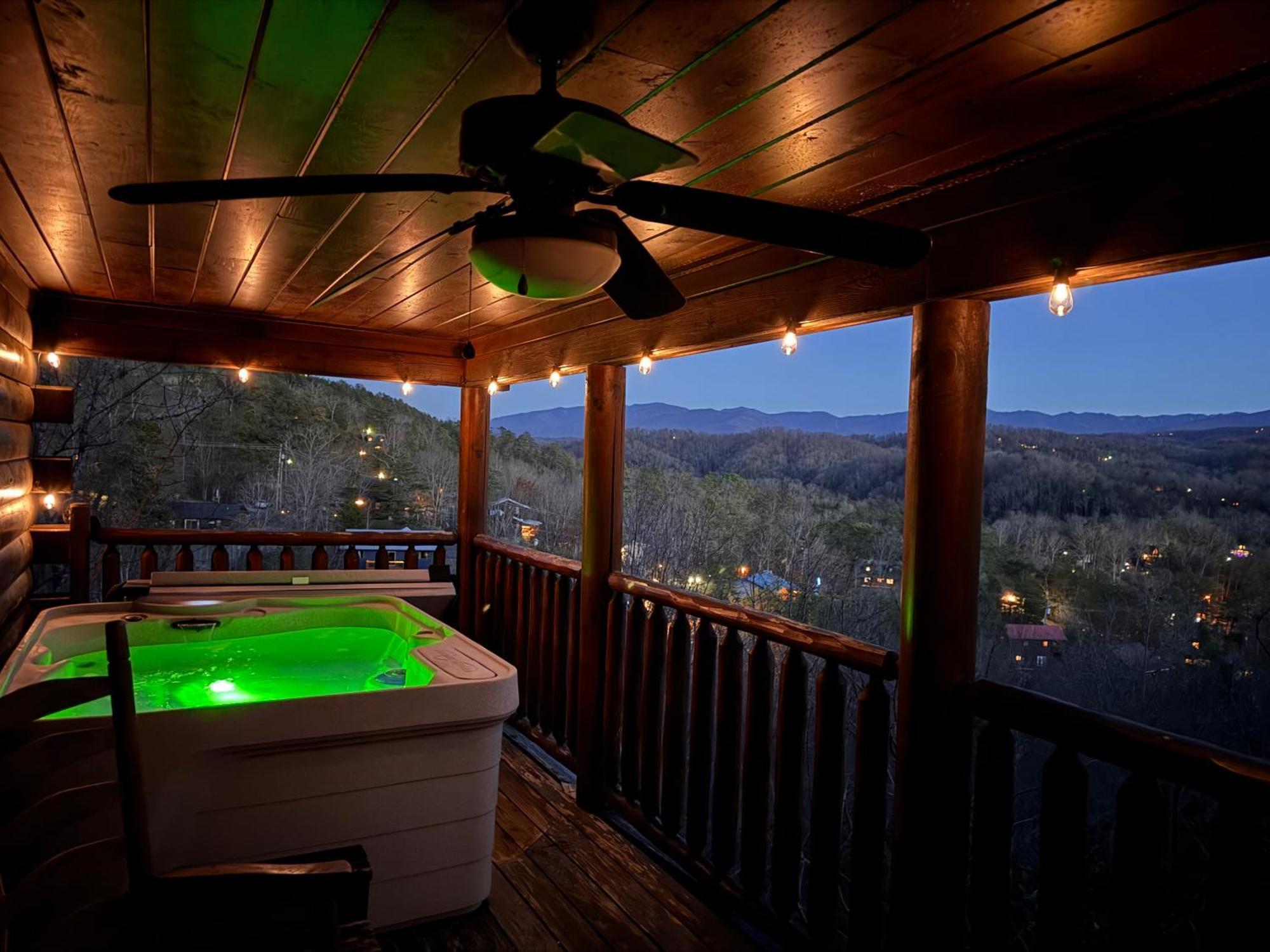 Smoky Paws - Exceptional Cabin, Stunning Mountain Views, Hot Tub, Tranquil, Gigabit Internet, Free L2 Ev Пиджен Фордж Екстериор снимка