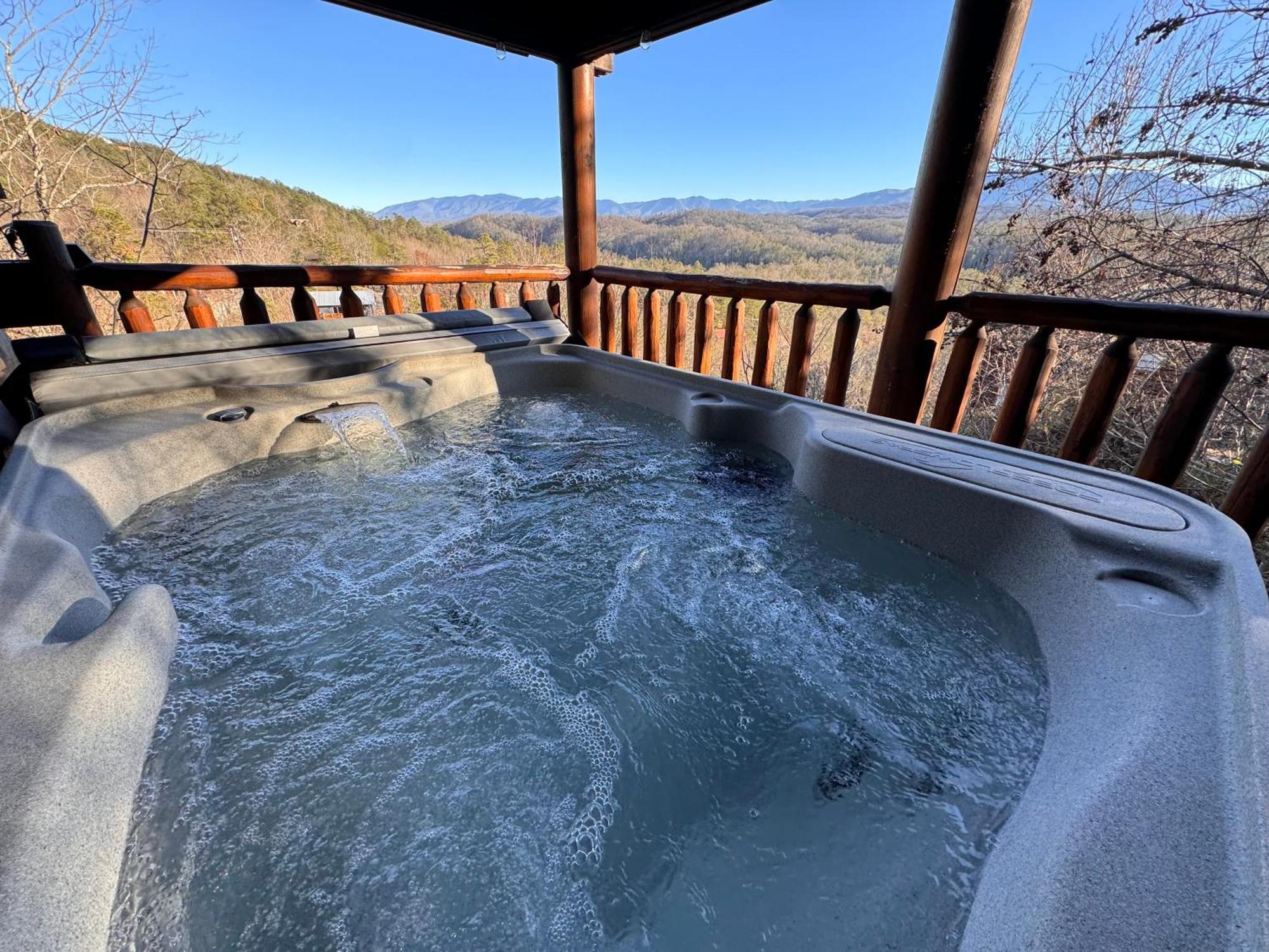 Smoky Paws - Exceptional Cabin, Stunning Mountain Views, Hot Tub, Tranquil, Gigabit Internet, Free L2 Ev Пиджен Фордж Екстериор снимка