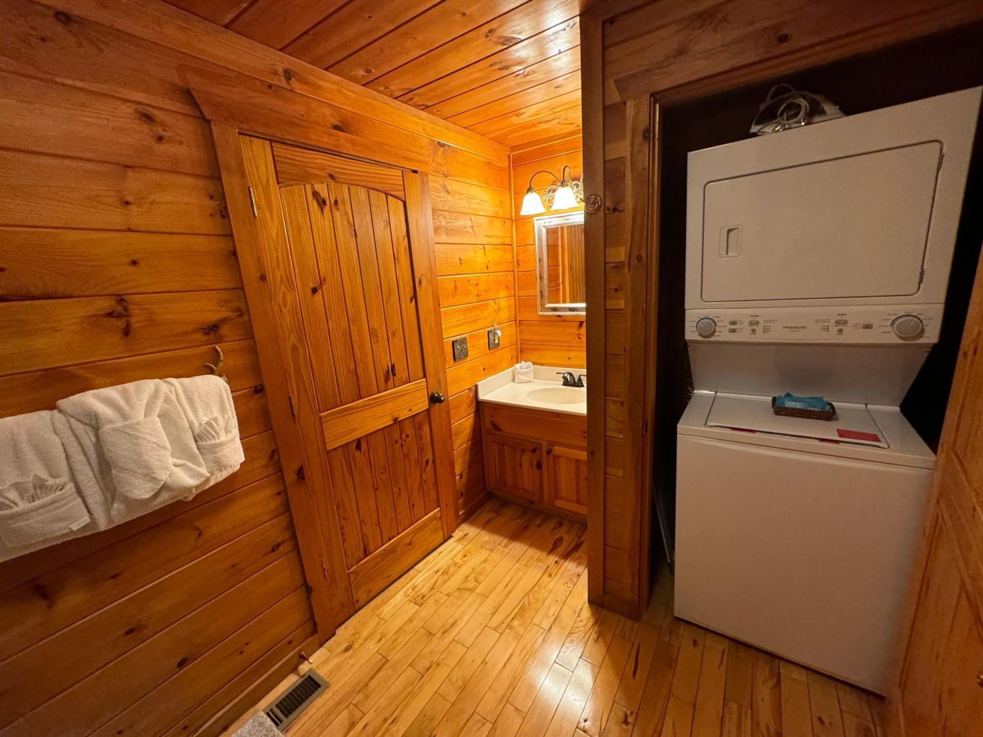 Smoky Paws - Exceptional Cabin, Stunning Mountain Views, Hot Tub, Tranquil, Gigabit Internet, Free L2 Ev Пиджен Фордж Екстериор снимка