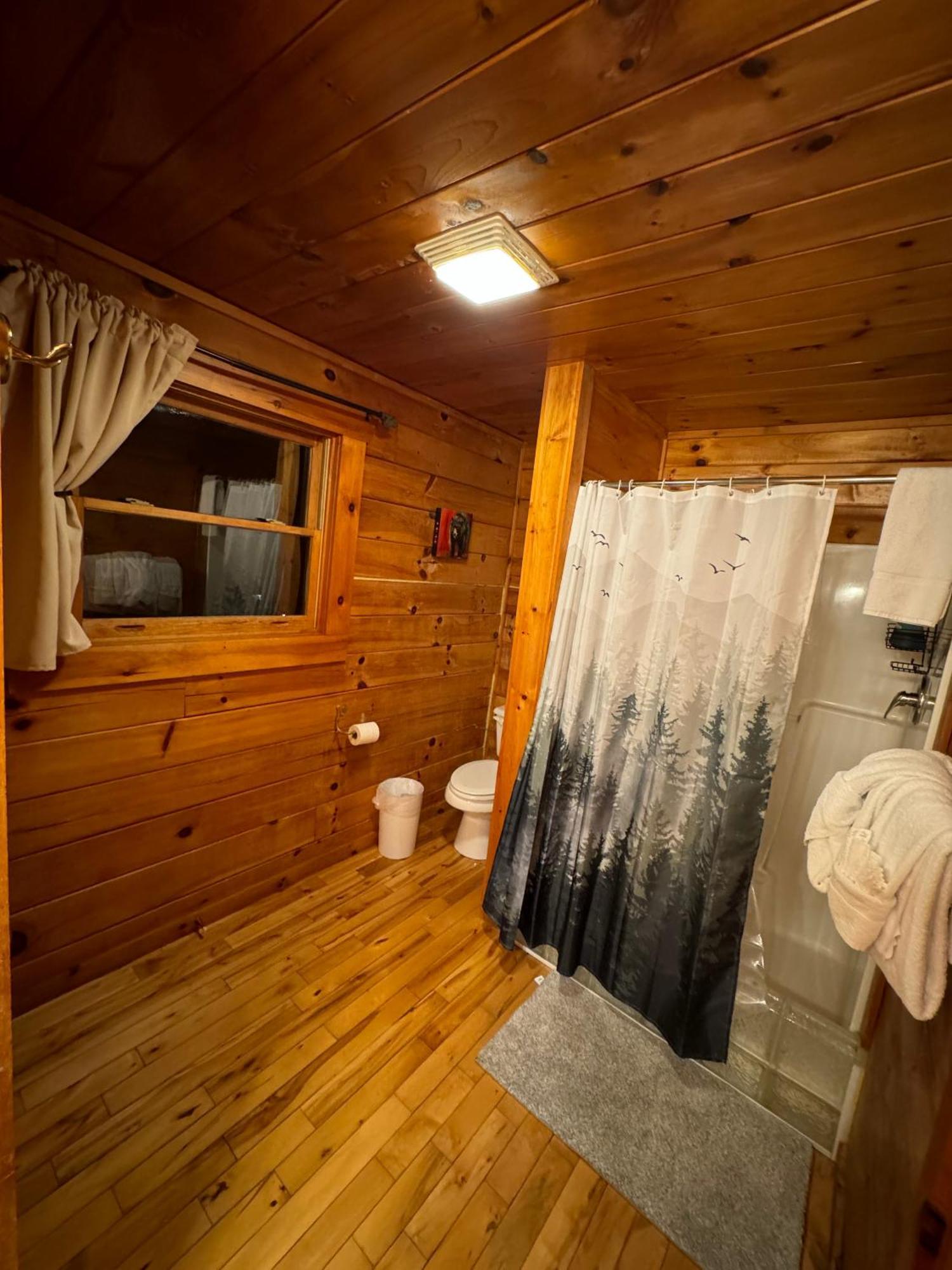 Smoky Paws - Exceptional Cabin, Stunning Mountain Views, Hot Tub, Tranquil, Gigabit Internet, Free L2 Ev Пиджен Фордж Екстериор снимка